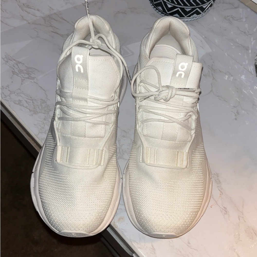 Women’s On Cloud Shoes, Size 7.5, Slightly Worn